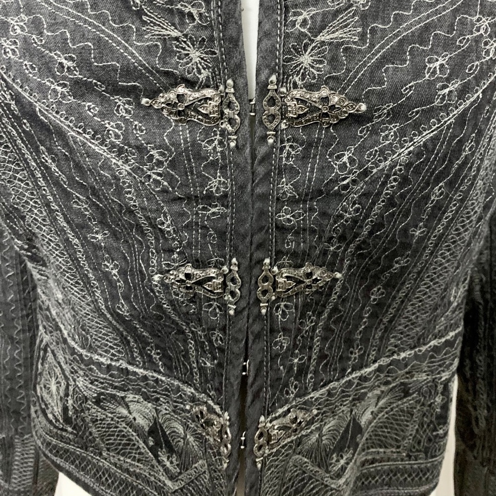 Elie Tahari Embroidered Gray Jacket.